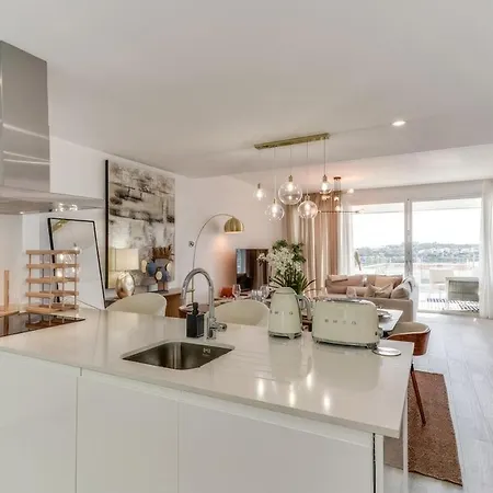 Oceana Townhouse - Cozy 3 Bed Home!