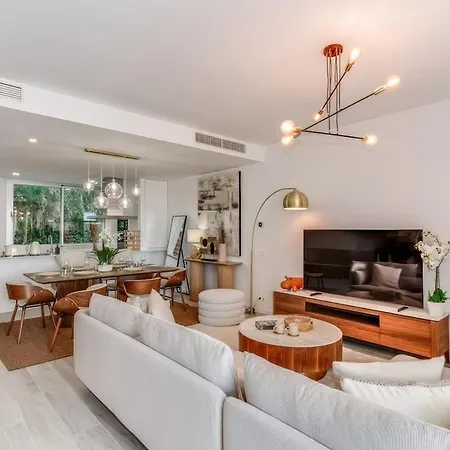 Oceana Townhouse - Cozy 3 Bed Home! *
